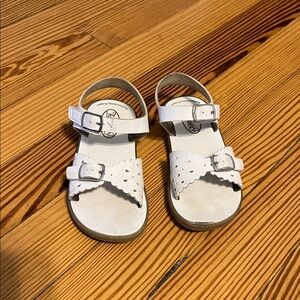 FootMates White Kids Sandals with Buckle Straps